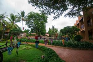 En hage utenfor The Hotel Umbra Bagan