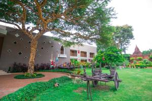 En hage utenfor The Hotel Umbra Bagan