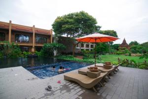En hage utenfor The Hotel Umbra Bagan