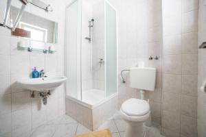 Koupelna v ubytování Villa Gomila + 37 fotografií