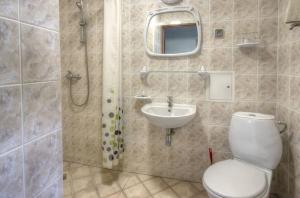 Kúpeľňa v ubytovaní Hostel Relaks + 14 fotografií