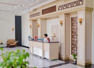 Personalul de la Asson Hotel Termez