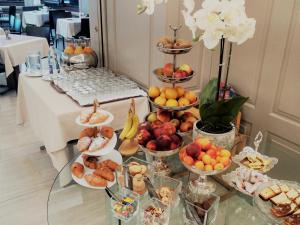 Makanan di atau berdekatan hotel