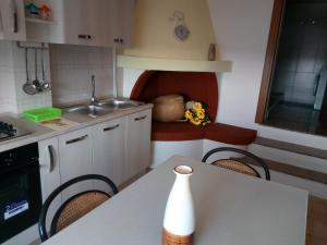 A kitchen or kitchenette at Casa Vacanze Sergio
