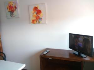 A television and/or entertainment centre at Casa Vacanze Sergio