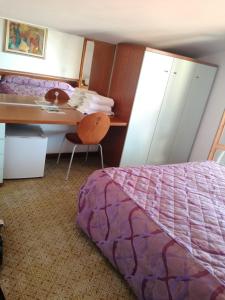 Postel nebo postele na pokoji v ubytování Hotel Michela