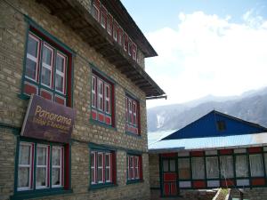 Ein allgemeiner Bergblick oder ein Berglick von der Lodge aus
