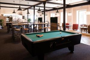 Biliár nebo kulečník v ubytování JUFA Hotel Fürstenfeld