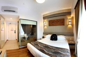 Postel nebo postele na pokoji v ubytování Hotel Richbaliz Selayang