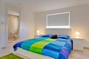 Lova arba lovos apgyvendinimo įstaigoje Marvellous Seafront Apartment