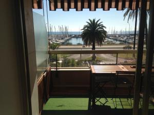 Θέα στο ποτάμι κοντά σε αυτό το διαμέρισμα