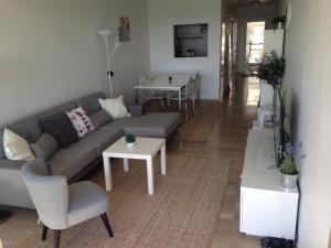 Χώρος καθιστικού στο Appartement Front de Mer avec Piscine