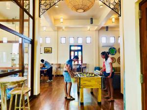 En restaurang eller annat matställe på Thaproban Pavilion Resort and Spa