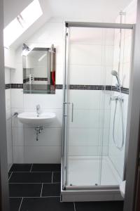 a bathroom with a shower and a sink at Hotel Altes Gasthaus Schröer in Westerkappeln