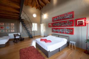 Letto o letti in una camera di Klinec Plešivo Art Rooms