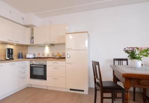 Η κουζίνα ή μικρή κουζίνα στο Appartment im Ohlerich Speicher in Wismar mit Stadt -und Meerblick