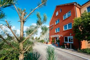 a street in front of a red building at Hotel Residenz in Schnelldorf