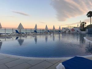 Bazén v ubytování Dominion Beach House nebo v jeho okolí