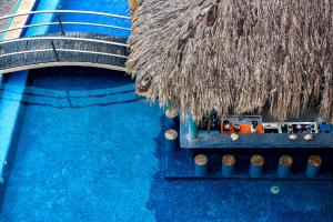 Artisan Family Hotels and Resort Collection Playa Esmeralda 내부 또는 인근 수영장