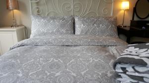 Postel nebo postele na pokoji v ubytování Stormont Apt Belfast