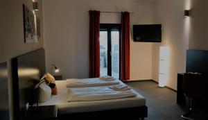 Postel nebo postele na pokoji v ubytování GS Hotel Mindelheim