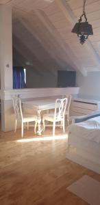 Posedenie v ubytovaní Guest House Kozjak