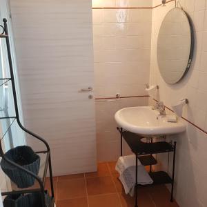 A bathroom at Agriturismo La Fonte Még 37 kép