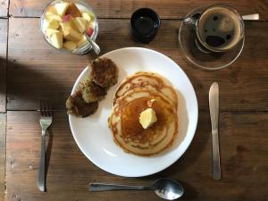 Breakfast options available to guests at Kumari Guest House 