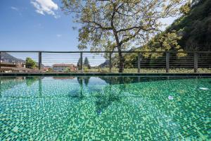 Bazén v ubytování Boutique Hotel Zum Rosenbaum nebo v jeho okolí