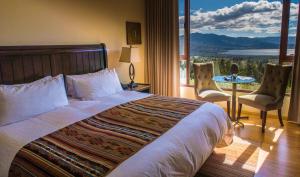 Postel nebo postele na pokoji v ubytování Hotel Medina Del Lago