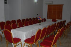 Konferenční prostory v ubytování Nue-Crest Hotels & Suites