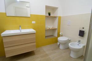 Vonios kambarys apgyvendinimo įstaigoje Ficodì apartments
