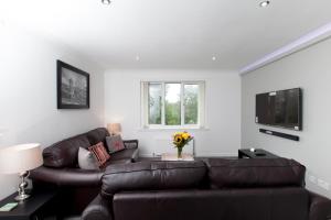 Μια τηλεόραση ή/και κέντρο ψυχαγωγίας στο Prime Commuter Executive Apartment Dunfermline