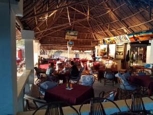 Restaurant ou autre lieu de restauration dans l'établissement Baraka Beach Bungalows