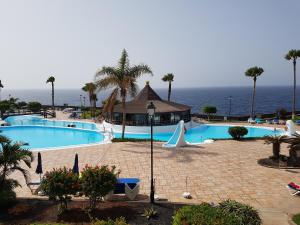 Basen w obiekcie Apartamento Rocas del Mar 130 lub w pobliżu