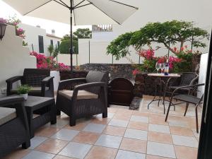 Część wypoczynkowa w obiekcie Apartamento Rocas del Mar 130