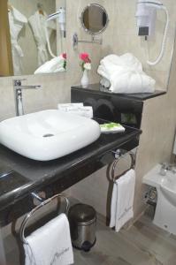 Koupelna v ubytování Anezi Tower Hotel