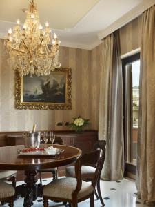 Posedenie v ubytovaní Baglioni Hotel Regina - The Leading Hotels of the World