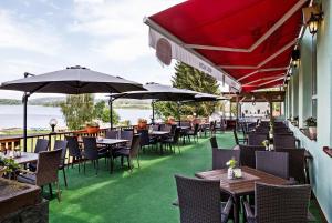 Výhled na řeku, která protéká v blízkosti hotelu