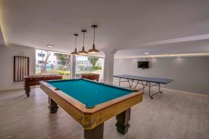 Biliár nebo kulečník v ubytování Hotel Ajavi