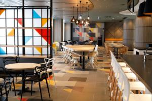 ห้องอาหารหรือที่รับประทานอาหารของ ibis Styles Tokyo Bay