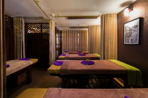 Voodi või voodid majutusasutuse Hanoi Nostalgia Hotel & Spa toas