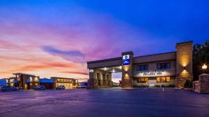 an empty parking lot in front of a hospital at Best Western Paradise Inn in Beaver