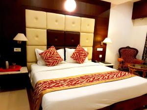 Ένα ή περισσότερα κρεβάτια σε δωμάτιο στο Hotel Sidharth
