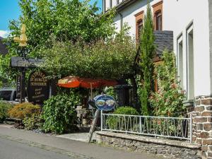 Gallery image of Weinhaus Burg-Schneider in Reil +31 photos