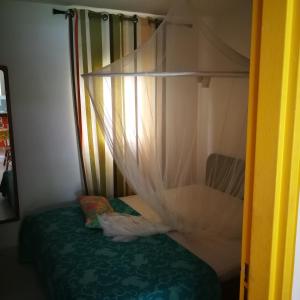 Katil atau katil-katil dalam bilik di Residence des salines