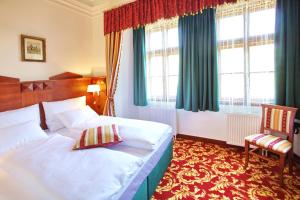 Postel nebo postele na pokoji v ubytování Hotel Fortna + 28 fotografií