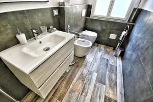 Ένα μπάνιο στο Casa Montanari B&B +26 φωτογραφίες