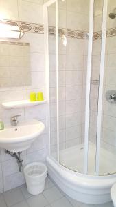 A bathroom at Gasthof Paradiesgartl
