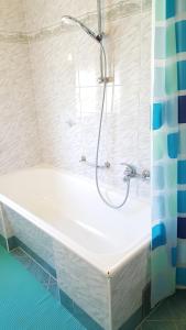 A bathroom at Gasthof Paradiesgartl